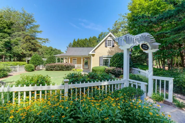 p1952503_hamptons_at_east_cobb_03_community_1_photogallery